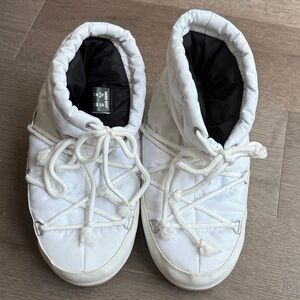 Moon Boot White Quilted Ankle Booties